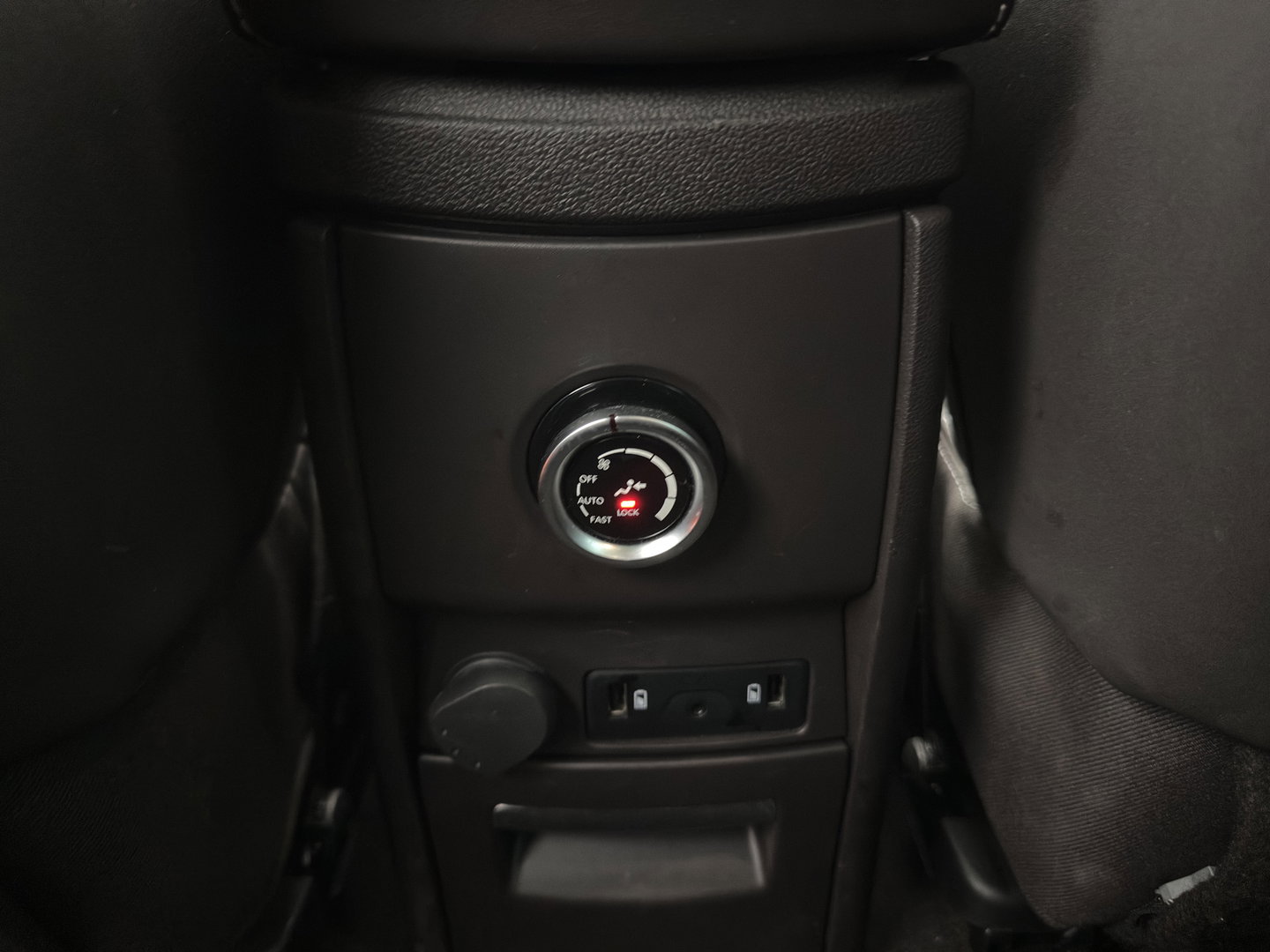 Renault Espace 1.6 dCi Initiale Paris [ 7-Pers. ] Aut. *PANO | LEATHER |  ADAPTIVE-CRUISE | FULL-LED | BLINDSPOT | CAMERA | KEYLESS | HEATED-COMFORTSEATS | PRIVACY-GLASS | ECC | PDC | HEAD-UP | TOWBAR | 19''ALU*