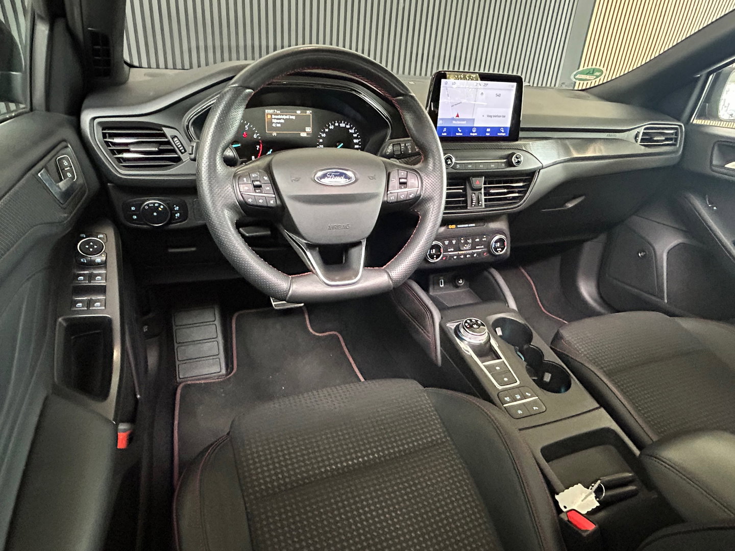 Ford Focus 1.5 EcoBlue ST Line Business AUTOMAAT|PANO|STOEL&STUURVERWARMIN|18 INCH-LM VELGEN|LEDER|ACC|CAMERA|APPLECARPLAY