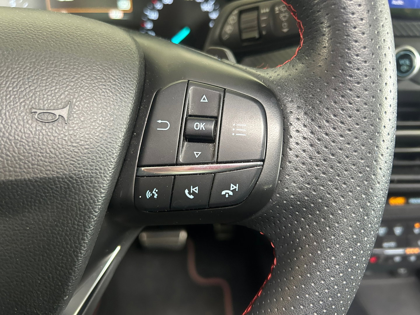 Ford Focus 1.5 EcoBlue ST Line Business AUTOMAAT|PANO|STOEL&STUURVERWARMIN|18 INCH-LM VELGEN|LEDER|ACC|CAMERA|APPLECARPLAY