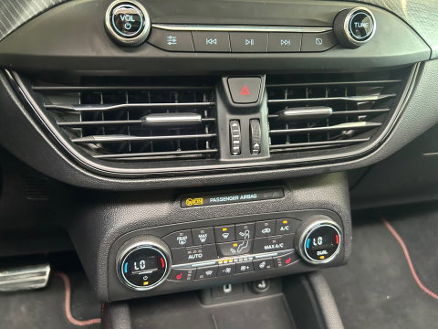 Ford Focus 1.5 EcoBlue ST Line Business AUTOMAAT|PANO|STOEL&STUURVERWARMIN|18 INCH-LM VELGEN|LEDER|ACC|CAMERA|APPLECARPLAY