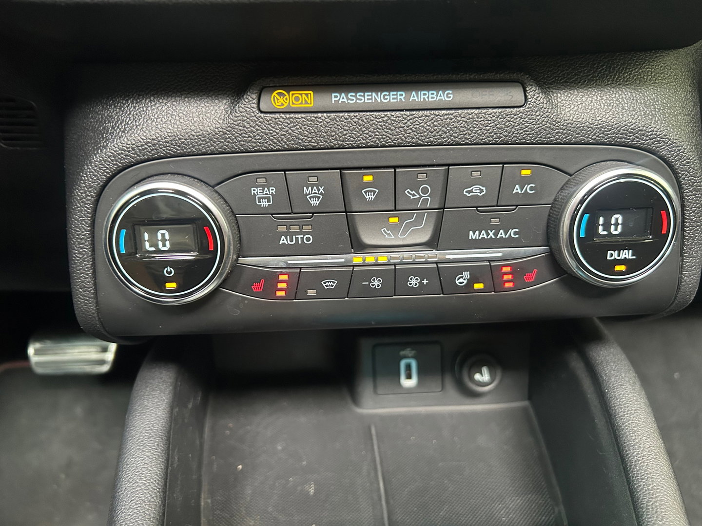 Ford Focus 1.5 EcoBlue ST Line Business AUTOMAAT|PANO|STOEL&STUURVERWARMIN|18 INCH-LM VELGEN|LEDER|ACC|CAMERA|APPLECARPLAY