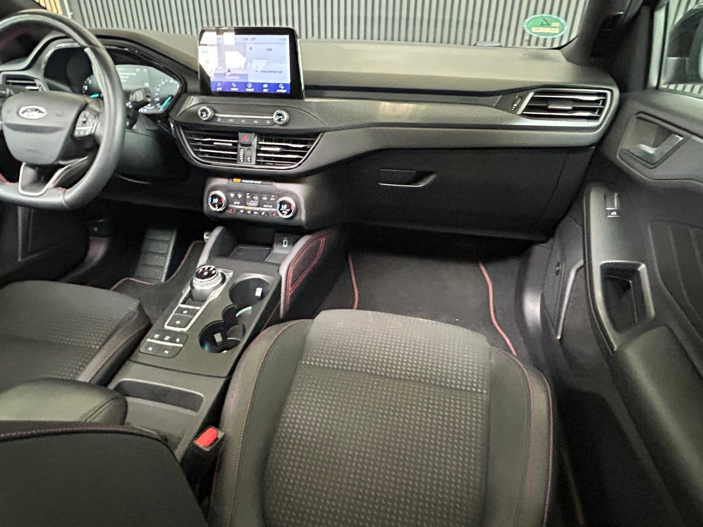 Ford Focus 1.5 EcoBlue ST Line Business AUTOMAAT|PANO|STOEL&STUURVERWARMIN|18 INCH-LM VELGEN|LEDER|ACC|CAMERA|APPLECARPLAY