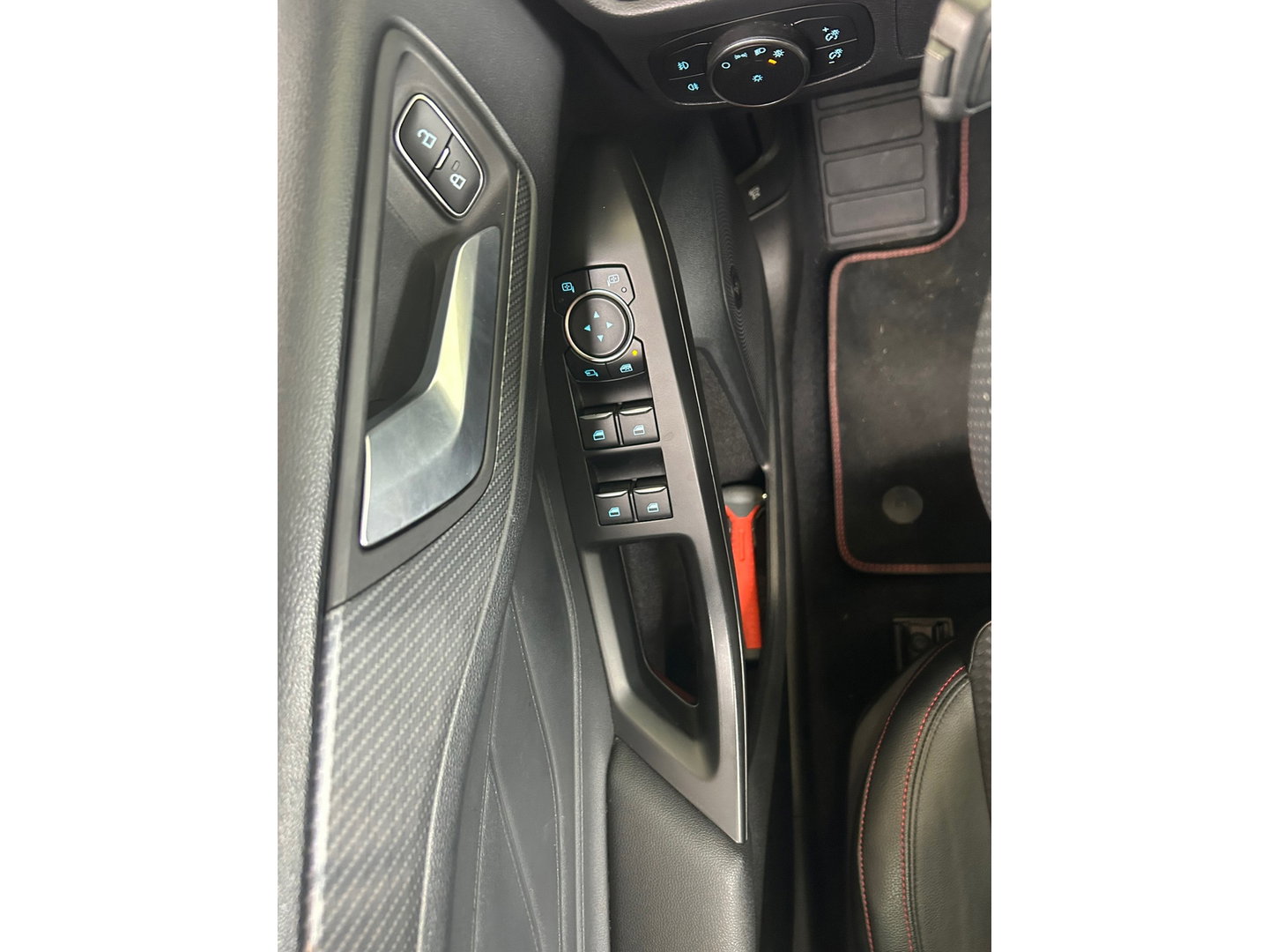 Ford Focus 1.5 EcoBlue ST Line Business AUTOMAAT|PANO|STOEL&STUURVERWARMIN|18 INCH-LM VELGEN|LEDER|ACC|CAMERA|APPLECARPLAY