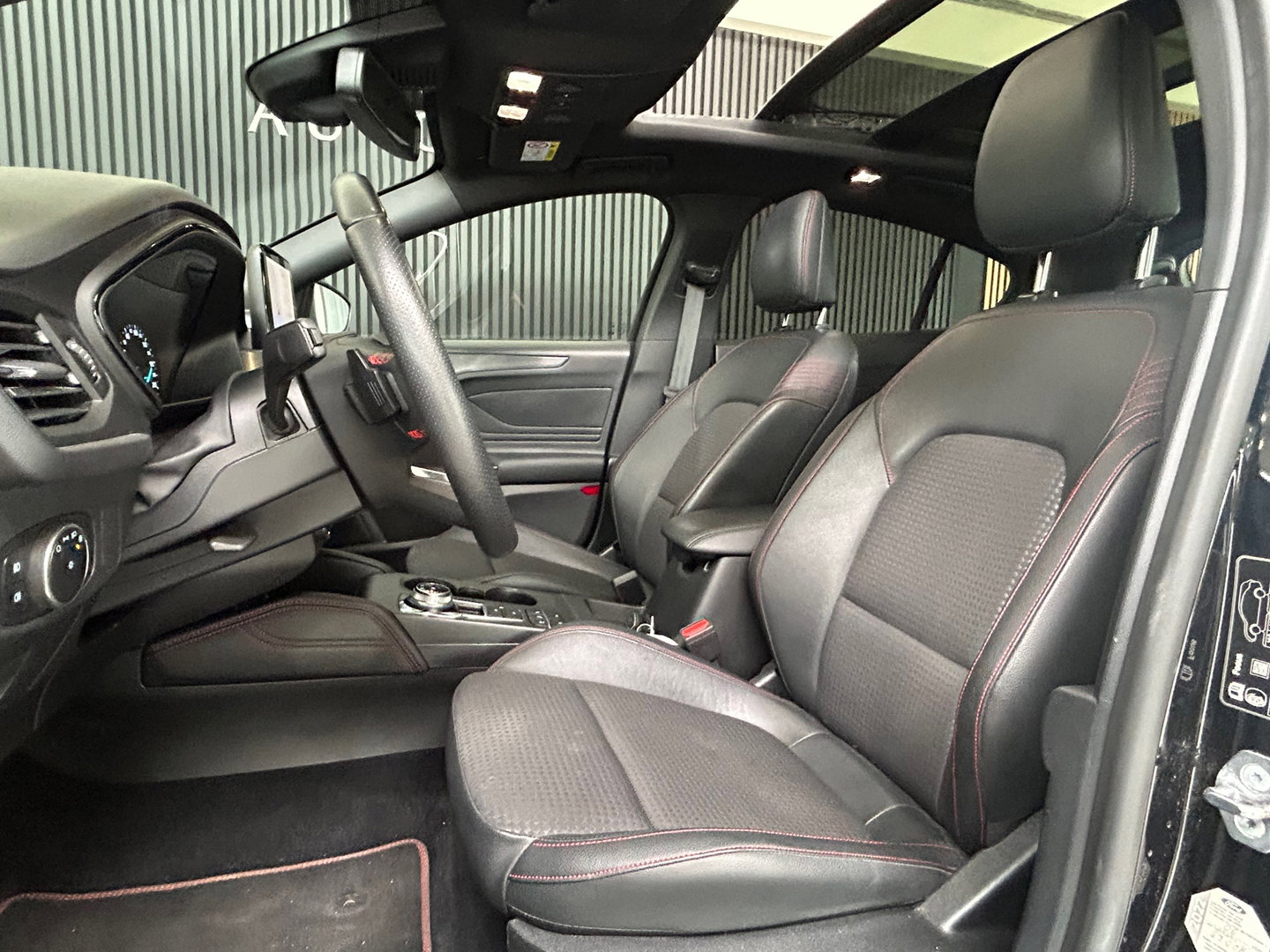 Ford Focus 1.5 EcoBlue ST Line Business AUTOMAAT|PANO|STOEL&STUURVERWARMIN|18 INCH-LM VELGEN|LEDER|ACC|CAMERA|APPLECARPLAY