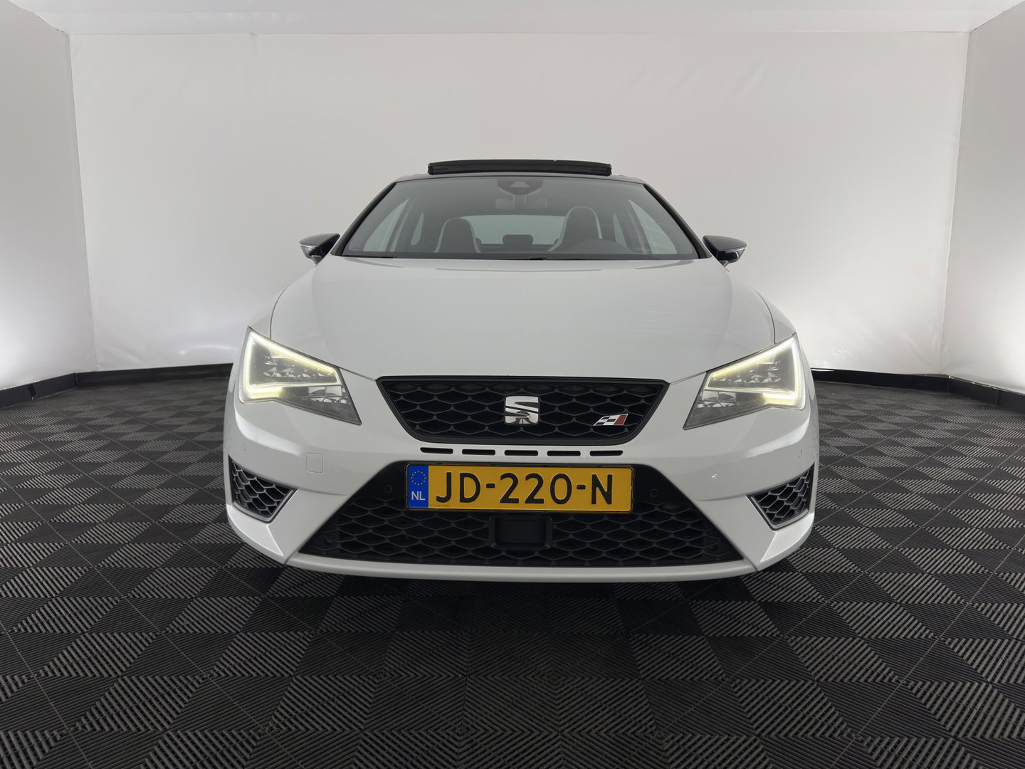 SEAT Leon SC 2.0 TSI Cupra 290 Aut. *PANO | LEATHER-MICROFIBRE | FULL-LED | ADAPTIVE-CRUISE | HEATED-SPORTSEATS | SEAT-SOUND | CAMERA | PRIVACY-GLASS | SHIFT-PADDLES | DAB+ | ECC | PDC | 19''ALU*