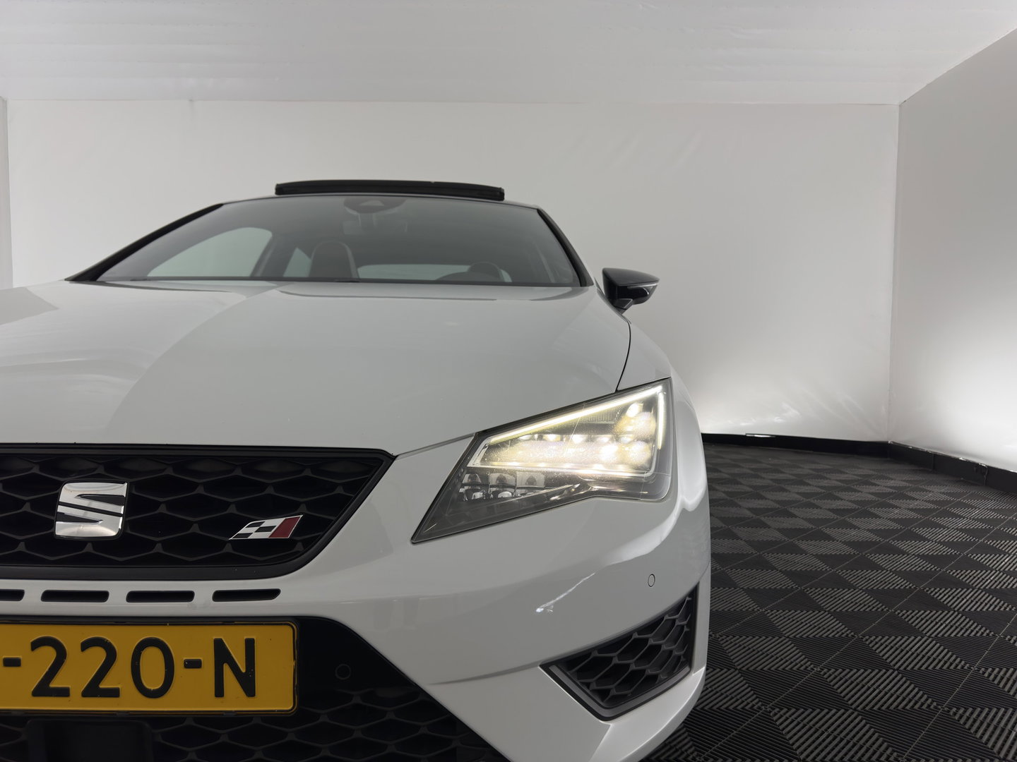 SEAT Leon SC 2.0 TSI Cupra 290 Aut. *PANO | LEATHER-MICROFIBRE | FULL-LED | ADAPTIVE-CRUISE | HEATED-SPORTSEATS | SEAT-SOUND | CAMERA | PRIVACY-GLASS | SHIFT-PADDLES | DAB+ | ECC | PDC | 19''ALU*