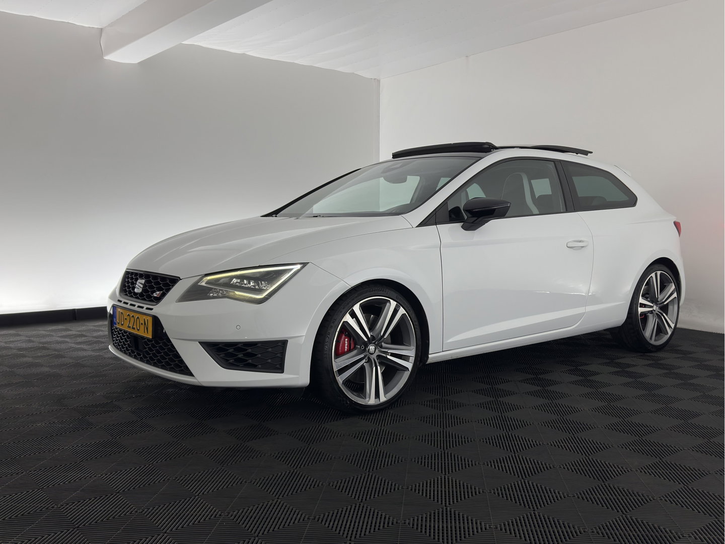 SEAT Leon SC 2.0 TSI Cupra 290 Aut. *PANO | LEATHER-MICROFIBRE | FULL-LED | ADAPTIVE-CRUISE | HEATED-SPORTSEATS | SEAT-SOUND | CAMERA | PRIVACY-GLASS | SHIFT-PADDLES | DAB+ | ECC | PDC | 19''ALU*