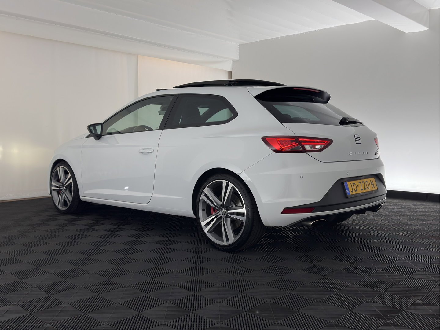 SEAT Leon SC 2.0 TSI Cupra 290 Aut. *PANO | LEATHER-MICROFIBRE | FULL-LED | ADAPTIVE-CRUISE | HEATED-SPORTSEATS | SEAT-SOUND | CAMERA | PRIVACY-GLASS | SHIFT-PADDLES | DAB+ | ECC | PDC | 19''ALU*