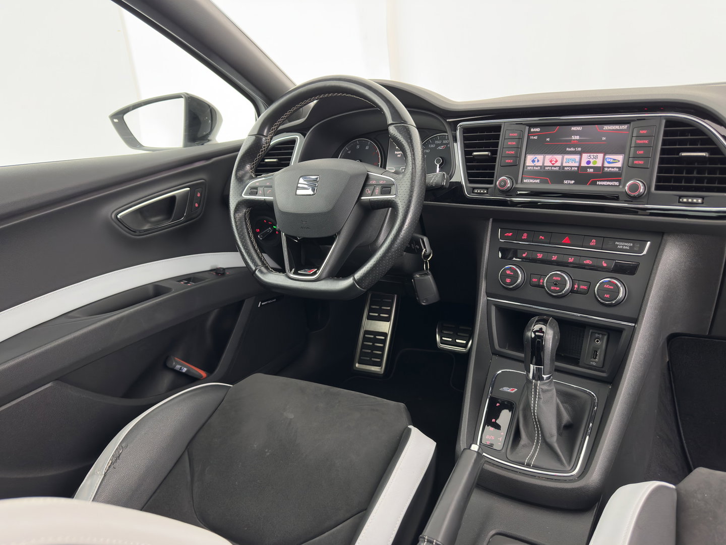 SEAT Leon SC 2.0 TSI Cupra 290 Aut. *PANO | LEATHER-MICROFIBRE | FULL-LED | ADAPTIVE-CRUISE | HEATED-SPORTSEATS | SEAT-SOUND | CAMERA | PRIVACY-GLASS | SHIFT-PADDLES | DAB+ | ECC | PDC | 19''ALU*