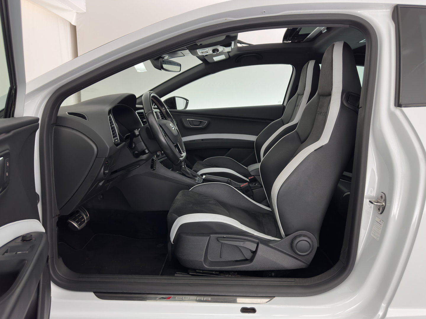 SEAT Leon SC 2.0 TSI Cupra 290 Aut. *PANO | LEATHER-MICROFIBRE | FULL-LED | ADAPTIVE-CRUISE | HEATED-SPORTSEATS | SEAT-SOUND | CAMERA | PRIVACY-GLASS | SHIFT-PADDLES | DAB+ | ECC | PDC | 19''ALU*