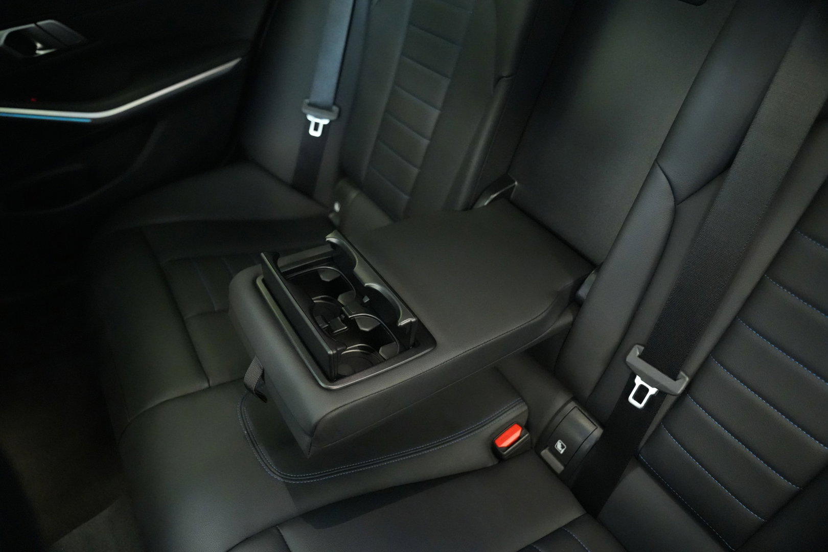 BMW 3 Serie Touring 320e Panoramadak PDC ACC HI-FI M Sport Trekhaak 24 Maanden garantie* (Vraag naar de voorwaarden)