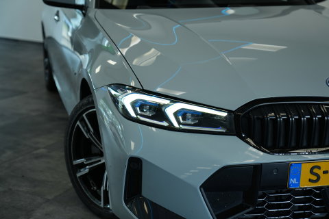BMW 3 Serie Touring 320e Panoramadak PDC ACC HI-FI M Sport Trekhaak 24 Maanden garantie* (Vraag naar de voorwaarden)