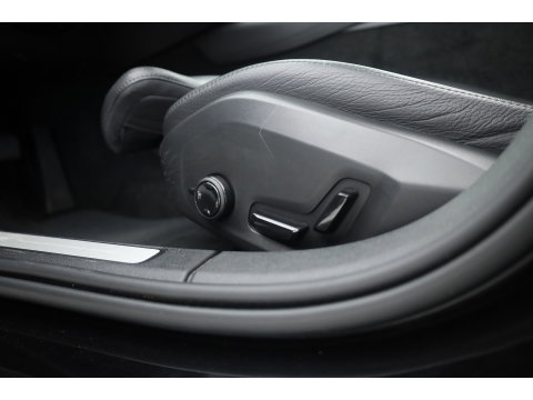 Volvo V60 2.0 T8 Recharge AWD Inscription | Pano-dak | elek. trekhaak | H&k Audio | Vol Leer | Stoel  + stuur-verwarming |