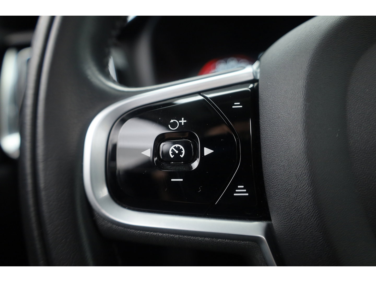 Volvo V60 2.0 T8 Recharge AWD Inscription | Pano-dak | elek. trekhaak | H&k Audio | Vol Leer | Stoel  + stuur-verwarming |