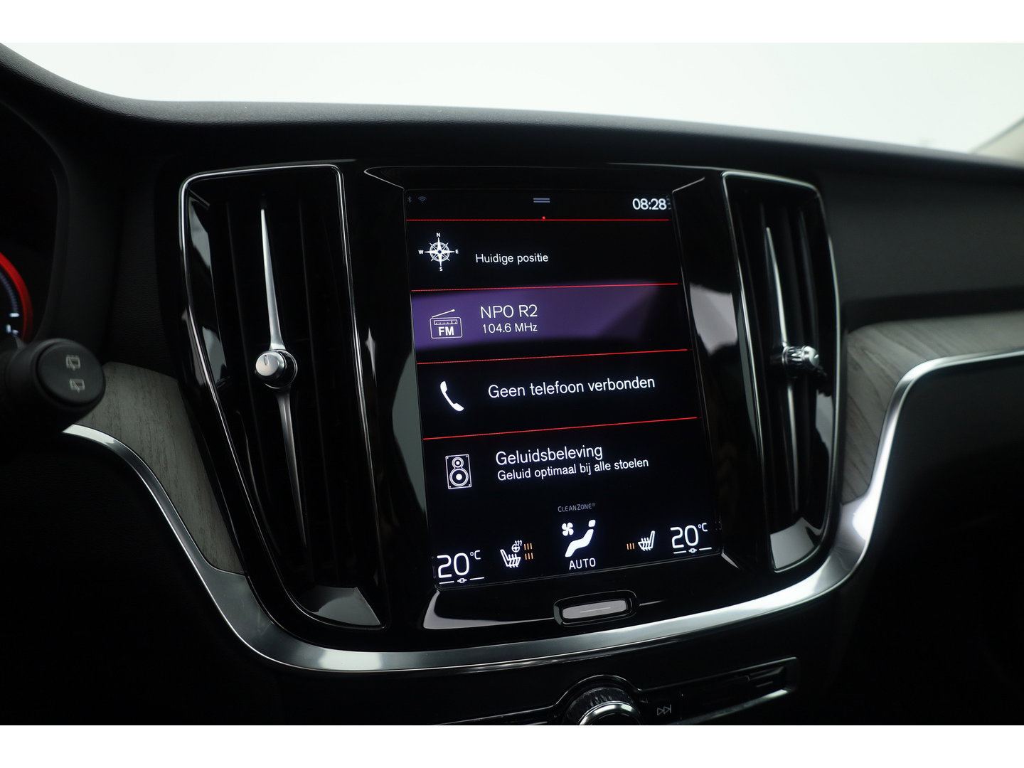 Volvo V60 2.0 T8 Recharge AWD Inscription | Pano-dak | elek. trekhaak | H&k Audio | Vol Leer | Stoel  + stuur-verwarming |