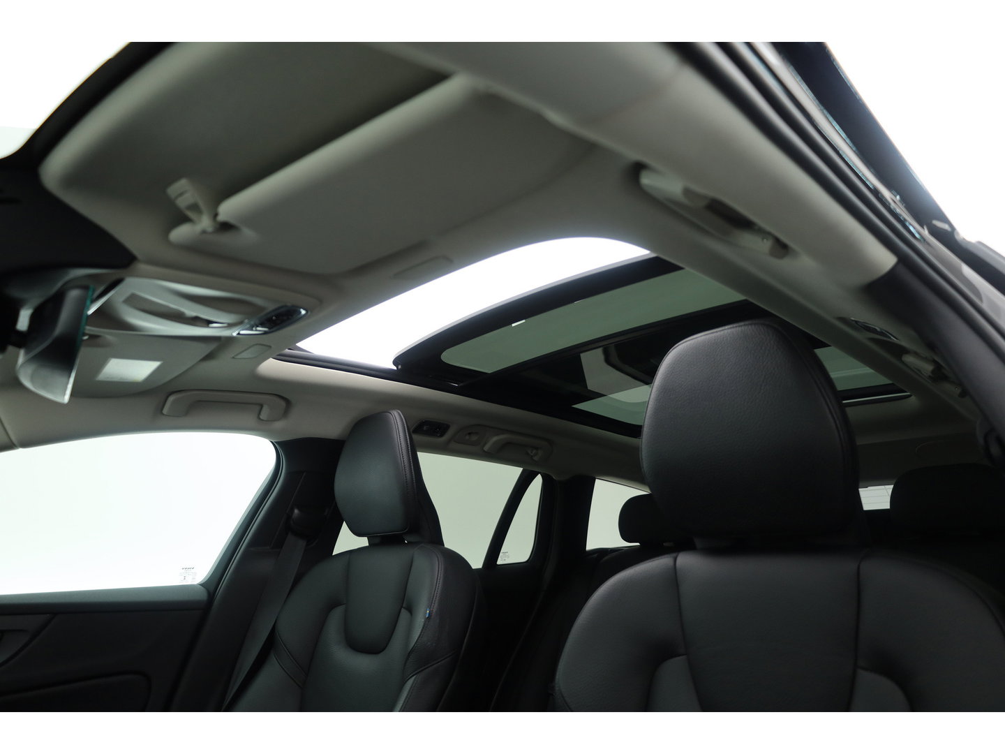 Volvo V60 2.0 T8 Recharge AWD Inscription | Pano-dak | elek. trekhaak | H&k Audio | Vol Leer | Stoel  + stuur-verwarming |