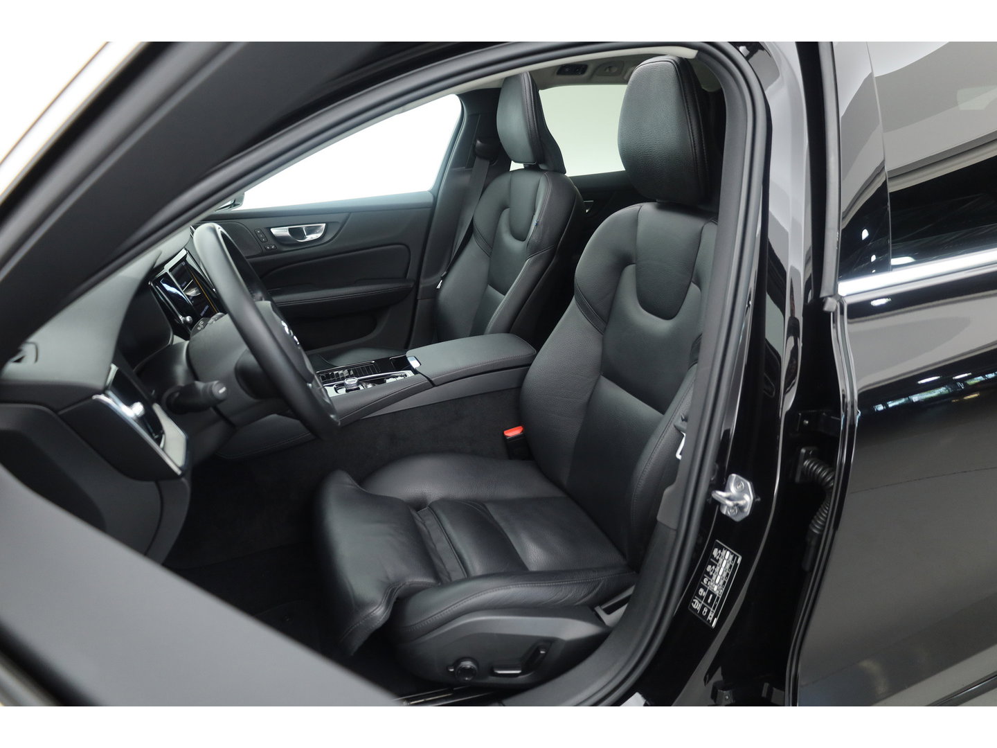 Volvo V60 2.0 T8 Recharge AWD Inscription | Pano-dak | elek. trekhaak | H&k Audio | Vol Leer | Stoel  + stuur-verwarming |