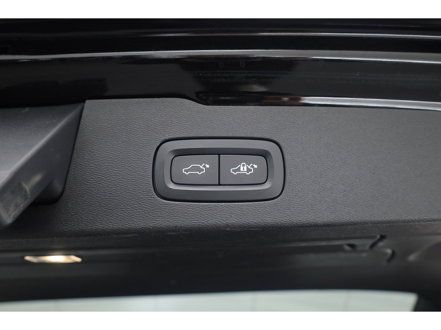 Volvo V60 2.0 T8 Recharge AWD Inscription | Pano-dak | elek. trekhaak | H&k Audio | Vol Leer | Stoel  + stuur-verwarming |
