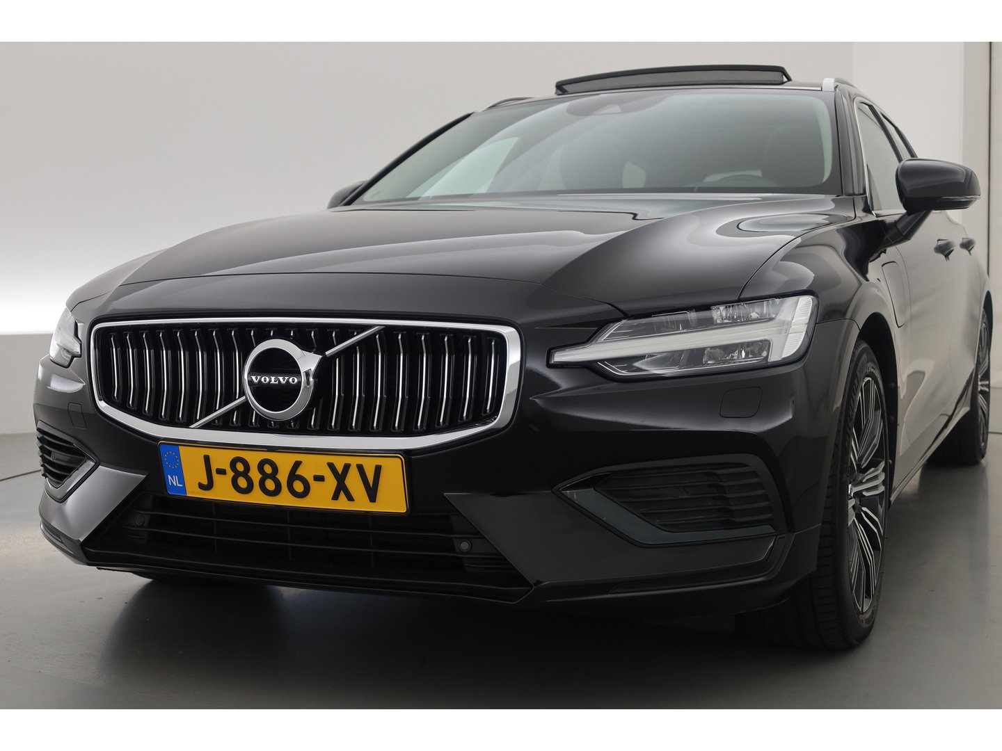 Volvo V60 2.0 T8 Recharge AWD Inscription | Pano-dak | elek. trekhaak | H&k Audio | Vol Leer | Stoel  + stuur-verwarming |