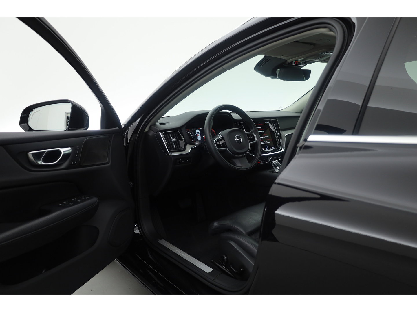 Volvo V60 2.0 T8 Recharge AWD Inscription | Pano-dak | elek. trekhaak | H&k Audio | Vol Leer | Stoel  + stuur-verwarming |