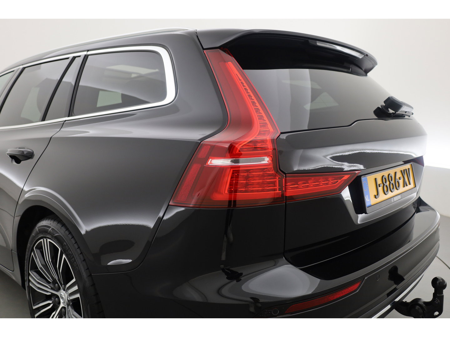 Volvo V60 2.0 T8 Recharge AWD Inscription | Pano-dak | elek. trekhaak | H&k Audio | Vol Leer | Stoel  + stuur-verwarming |