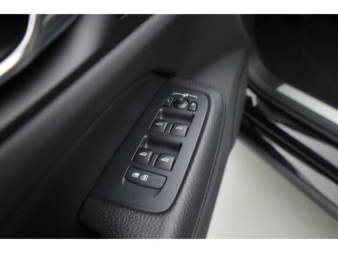 Volvo V60 2.0 T8 Recharge AWD Inscription | Pano-dak | elek. trekhaak | H&k Audio | Vol Leer | Stoel  + stuur-verwarming |