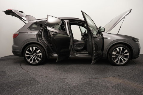 Volkswagen Touareg 3.0 TSi eHybrid 4MOTION R|FULL OPTIONS!