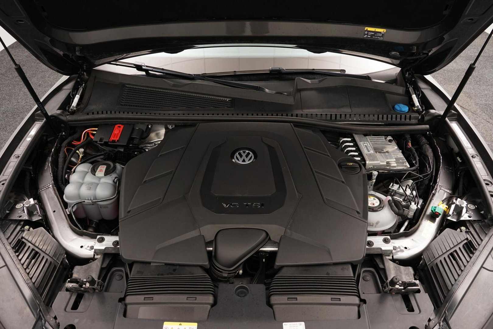 Volkswagen Touareg 3.0 TSi eHybrid 4MOTION R|FULL OPTIONS!