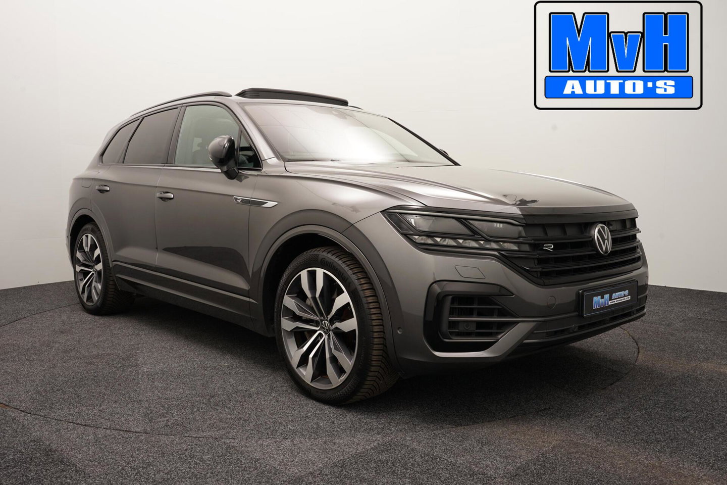 Volkswagen Touareg 3.0 TSi eHybrid 4MOTION R|FULL OPTIONS!