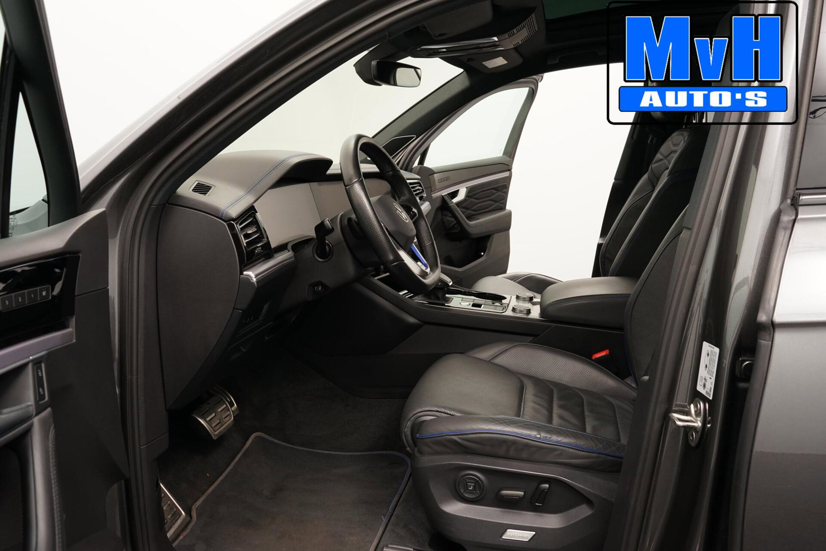 Volkswagen Touareg 3.0 TSi eHybrid 4MOTION R|FULL OPTIONS!
