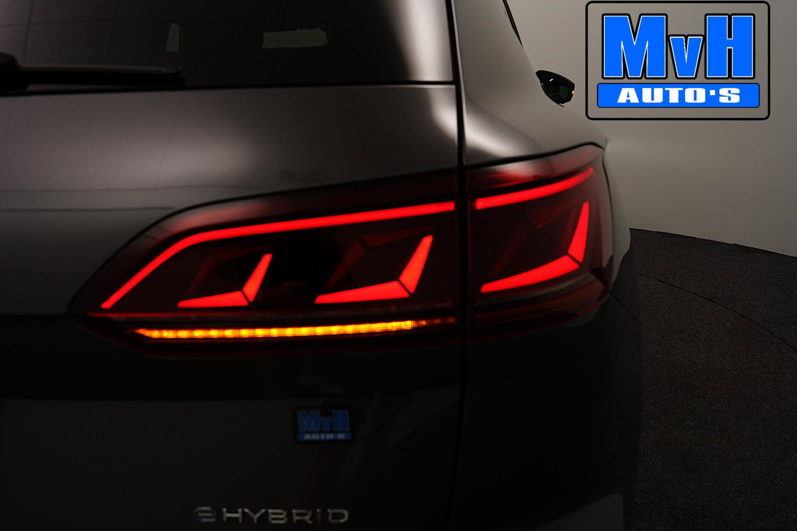 Volkswagen Touareg 3.0 TSi eHybrid 4MOTION R|FULL OPTIONS!