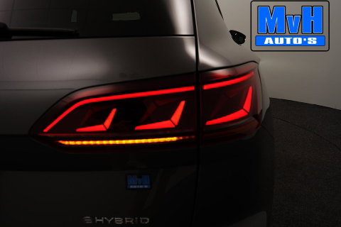 Volkswagen Touareg 3.0 TSi eHybrid 4MOTION R|FULL OPTIONS!