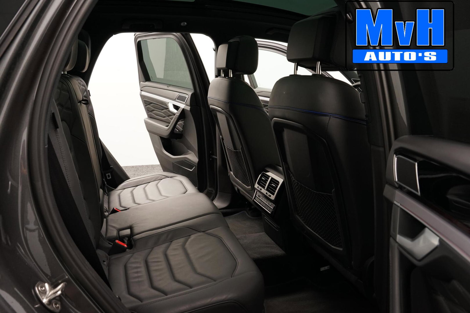 Volkswagen Touareg 3.0 TSi eHybrid 4MOTION R|FULL OPTIONS!