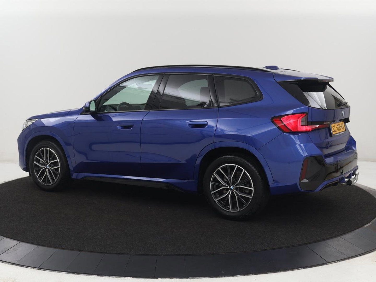 BMW X1 xDrive23i M Sport | Head-Up | Adaptieve Cruise | Trekhaak | Leder | 360 camera | Stoelverwarming | Keyless | Adaptief LED | Carplay | Sportstoelen | Live Cockpit Professional