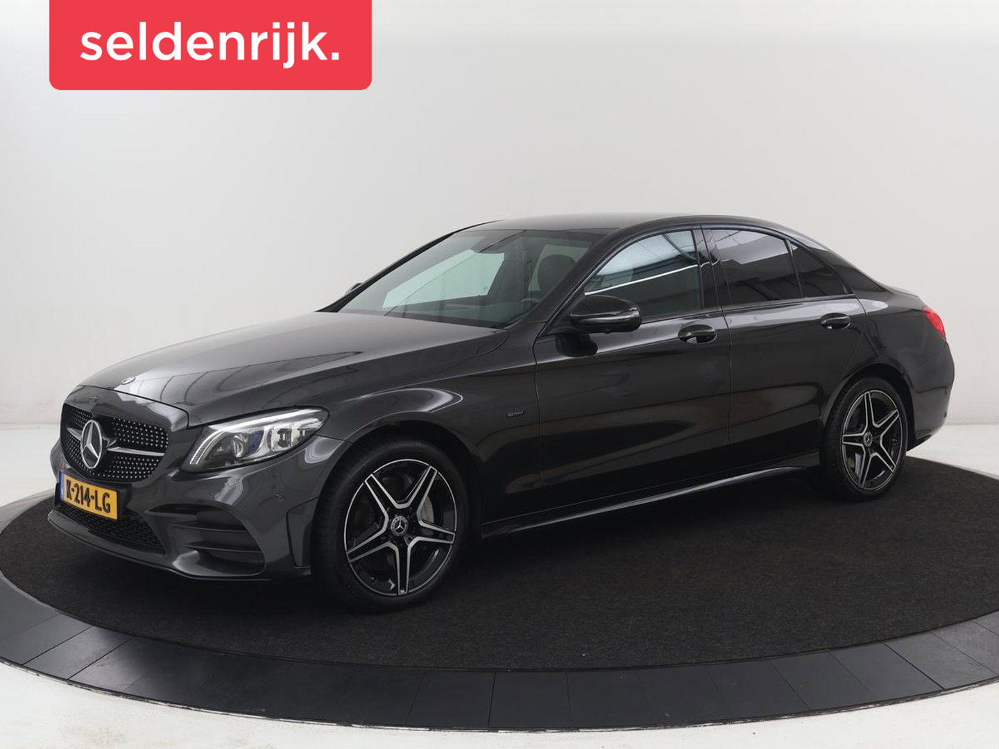Mercedes-Benz C-Klasse 300e Business Solution AMG Limited | SOH 82,2% | 360 Camera | Stoelverwarming | Leder/Alcantara | Carplay | Matrix LED | Navigatie | Cruise control | Park Assist | Sfeerverlichting | PHEV | Plug In