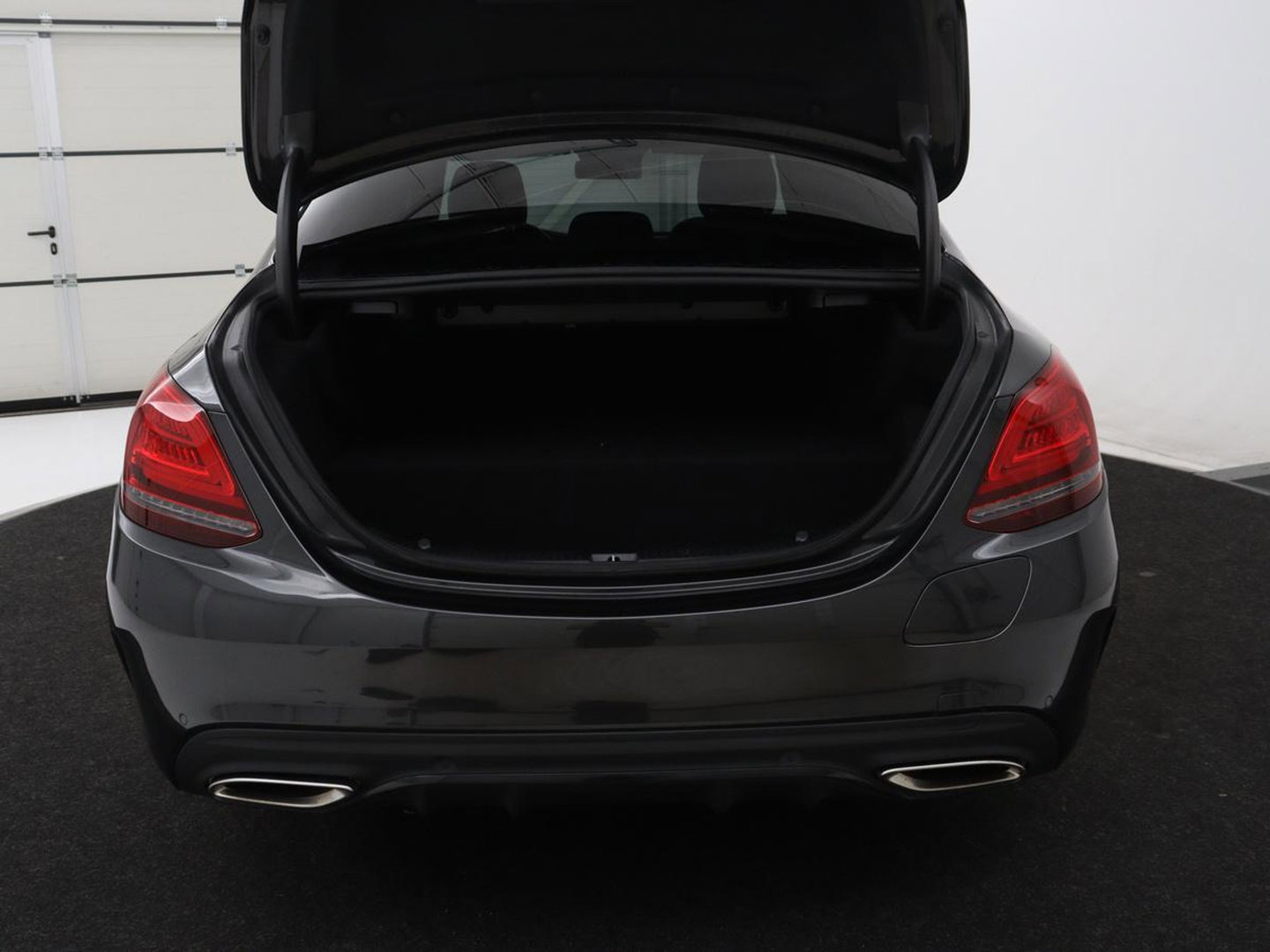Mercedes-Benz C-Klasse 300e Business Solution AMG Limited | SOH 82,2% | 360 Camera | Stoelverwarming | Leder/Alcantara | Carplay | Matrix LED | Navigatie | Cruise control | Park Assist | Sfeerverlichting | PHEV | Plug In