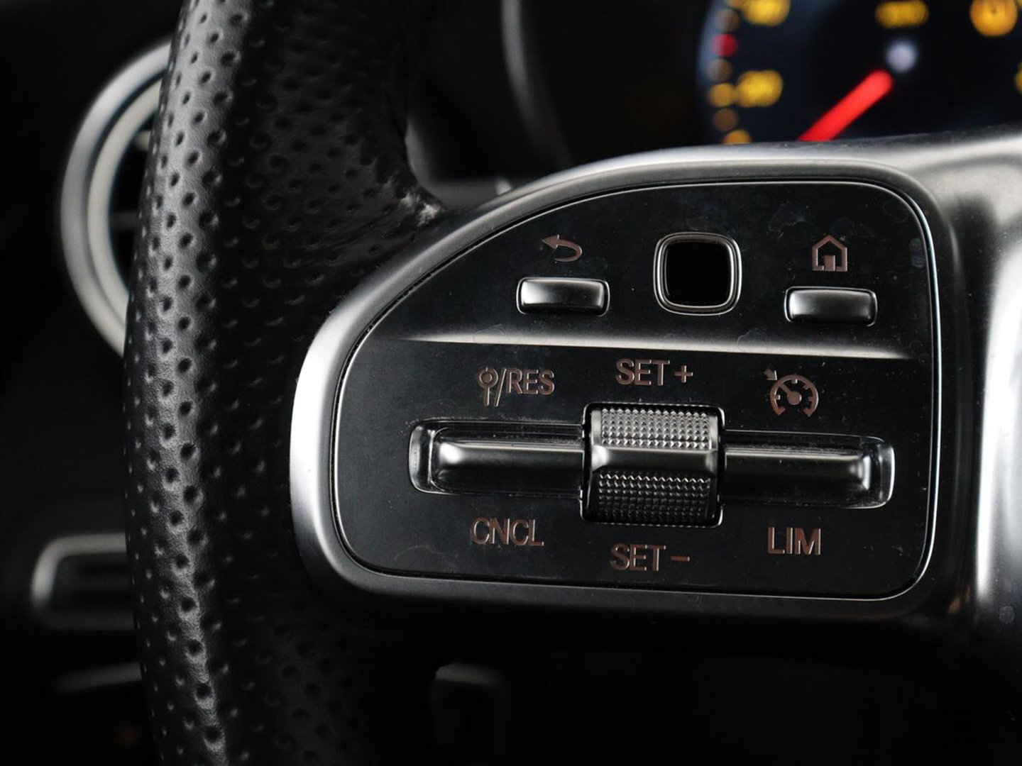 Mercedes-Benz C-Klasse 300e Business Solution AMG Limited | SOH 82,2% | 360 Camera | Stoelverwarming | Leder/Alcantara | Carplay | Matrix LED | Navigatie | Cruise control | Park Assist | Sfeerverlichting | PHEV | Plug In