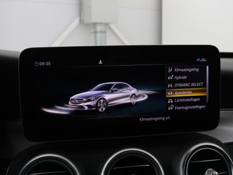 Mercedes-Benz C-Klasse 300e Business Solution AMG Limited | SOH 82,2% | 360 Camera | Stoelverwarming | Leder/Alcantara | Carplay | Matrix LED | Navigatie | Cruise control | Park Assist | Sfeerverlichting | PHEV | Plug In