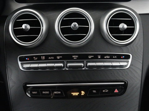Mercedes-Benz C-Klasse 300e Business Solution AMG Limited | SOH 82,2% | 360 Camera | Stoelverwarming | Leder/Alcantara | Carplay | Matrix LED | Navigatie | Cruise control | Park Assist | Sfeerverlichting | PHEV | Plug In