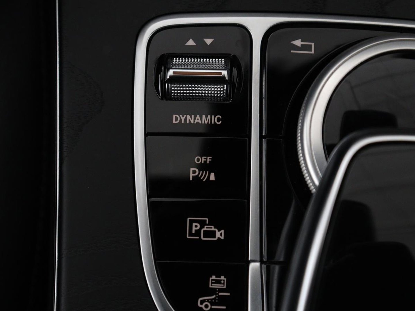 Mercedes-Benz C-Klasse 300e Business Solution AMG Limited | SOH 82,2% | 360 Camera | Stoelverwarming | Leder/Alcantara | Carplay | Matrix LED | Navigatie | Cruise control | Park Assist | Sfeerverlichting | PHEV | Plug In