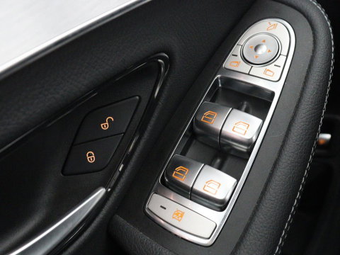 Mercedes-Benz C-Klasse 300e Business Solution AMG Limited | SOH 82,2% | 360 Camera | Stoelverwarming | Leder/Alcantara | Carplay | Matrix LED | Navigatie | Cruise control | Park Assist | Sfeerverlichting | PHEV | Plug In