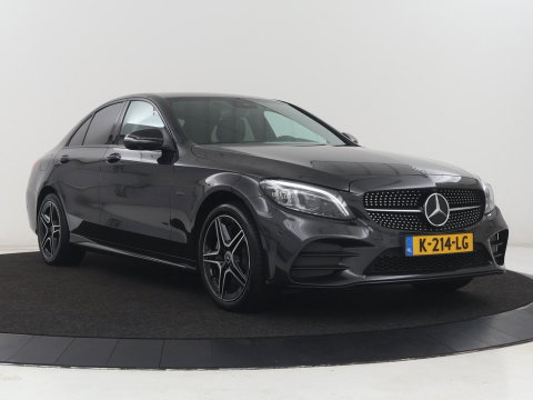 Mercedes-Benz C-Klasse 300e Business Solution AMG Limited | SOH 82,2% | 360 Camera | Stoelverwarming | Leder/Alcantara | Carplay | Matrix LED | Navigatie | Cruise control | Park Assist | Sfeerverlichting | PHEV | Plug In