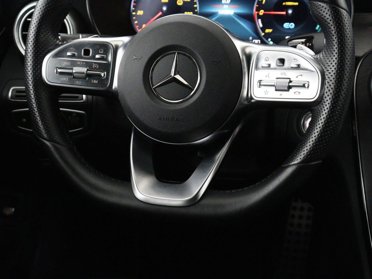 Mercedes-Benz C-Klasse 300e Business Solution AMG Limited | SOH 82,2% | 360 Camera | Stoelverwarming | Leder/Alcantara | Carplay | Matrix LED | Navigatie | Cruise control | Park Assist | Sfeerverlichting | PHEV | Plug In
