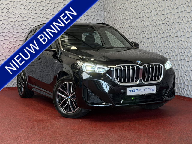 BMW X1 - SDRIVE M-SPORT SHADOW LINE NAVI LED ELEK.KLEP CRUISE LEER/ALCANTARA CAMERA M-SPORT INTERIEUR / EXTERIEUR ✅ Top Auto's. Al 30 Jaar uw Bmw Specialist in ,  BMW M / M Sport / PHEV / HEV / Hybrid / Mhev / 25e / 30e / xDrive25e // xDrive30e / sDrive18i / sDriv
