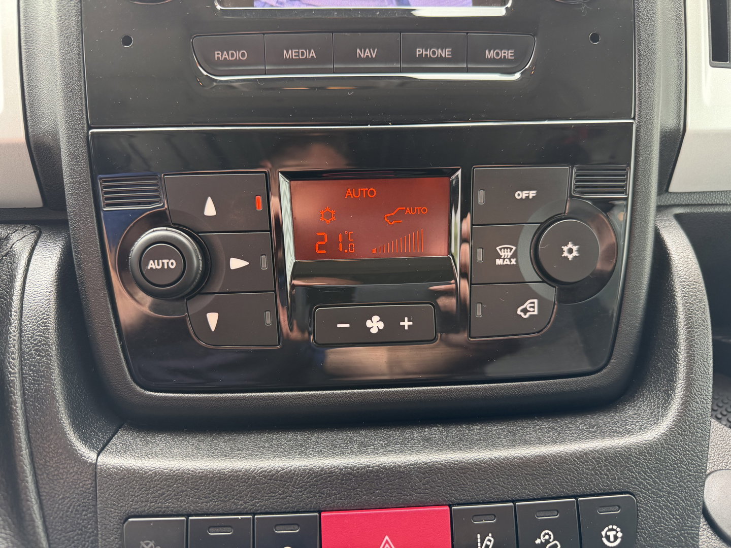 Fiat Ducato Maxi 35H 2.3 MultiJet 140pk L2H1 DC 5 persoons / vaste prijs rijklaar € 20.950 ex btw / cruise en climate control / trekhaak 3000 kg / achteruit rijcamera / euro 6 / bpm vrij