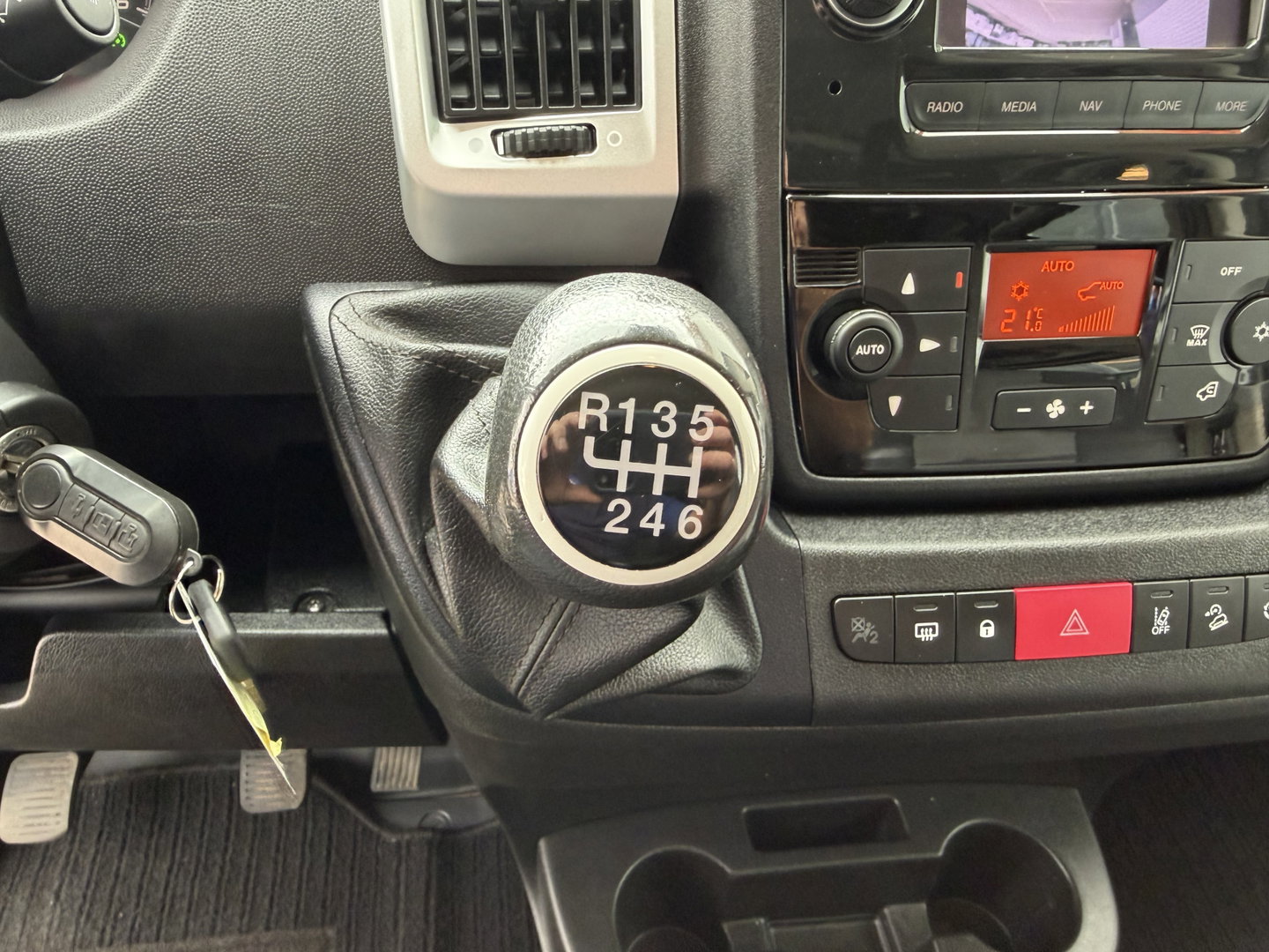 Fiat Ducato Maxi 35H 2.3 MultiJet 140pk L2H1 DC 5 persoons / vaste prijs rijklaar € 20.950 ex btw / cruise en climate control / trekhaak 3000 kg / achteruit rijcamera / euro 6 / bpm vrij
