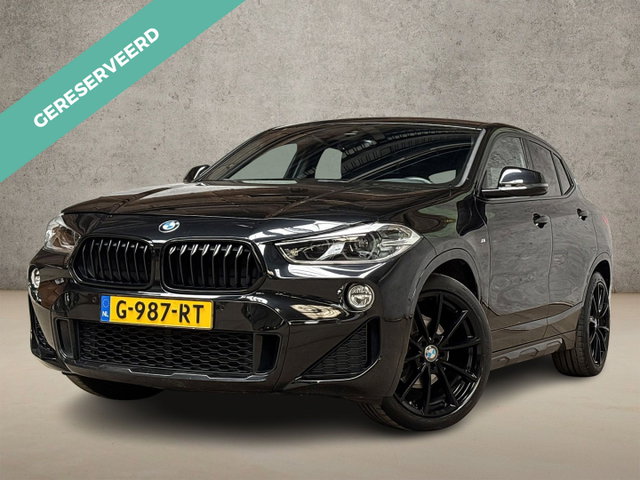 BMW X2 - 1.8i sDrive M Sport 140Pk Automaat (NAVIGATIE, M PAKKET, BLACK PACK, LEDER, STOELVERWARMING, SPORTSTOELEN, GETINT GLAS, SFEERVERLICHTING, PARKEERSENSOREN, NIEUWSTAAT)