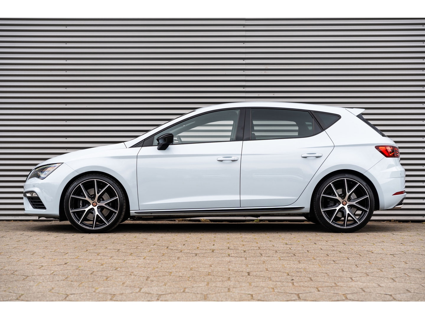 SEAT Leon 2.0 TSI CUPRA BEATS CAMERA KEYLESS DYNAMIC GREY
