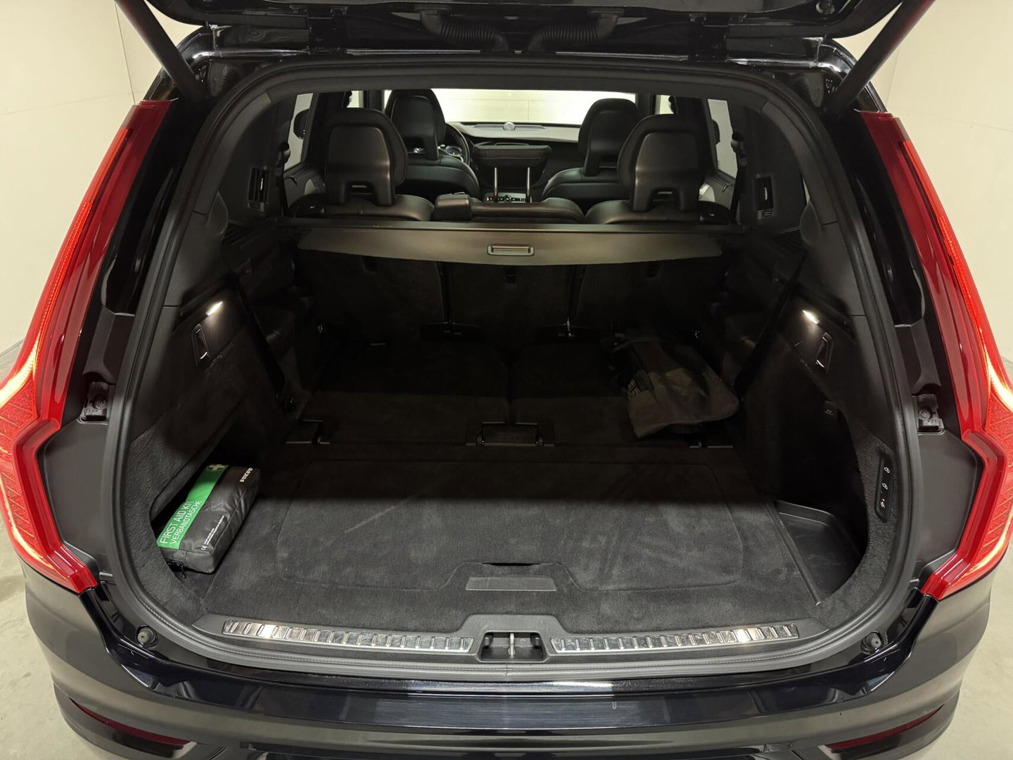 Volvo XC90 2.0 T8 Twin Engine AWD R-Design Pano Luchtvering B&W Trekh.