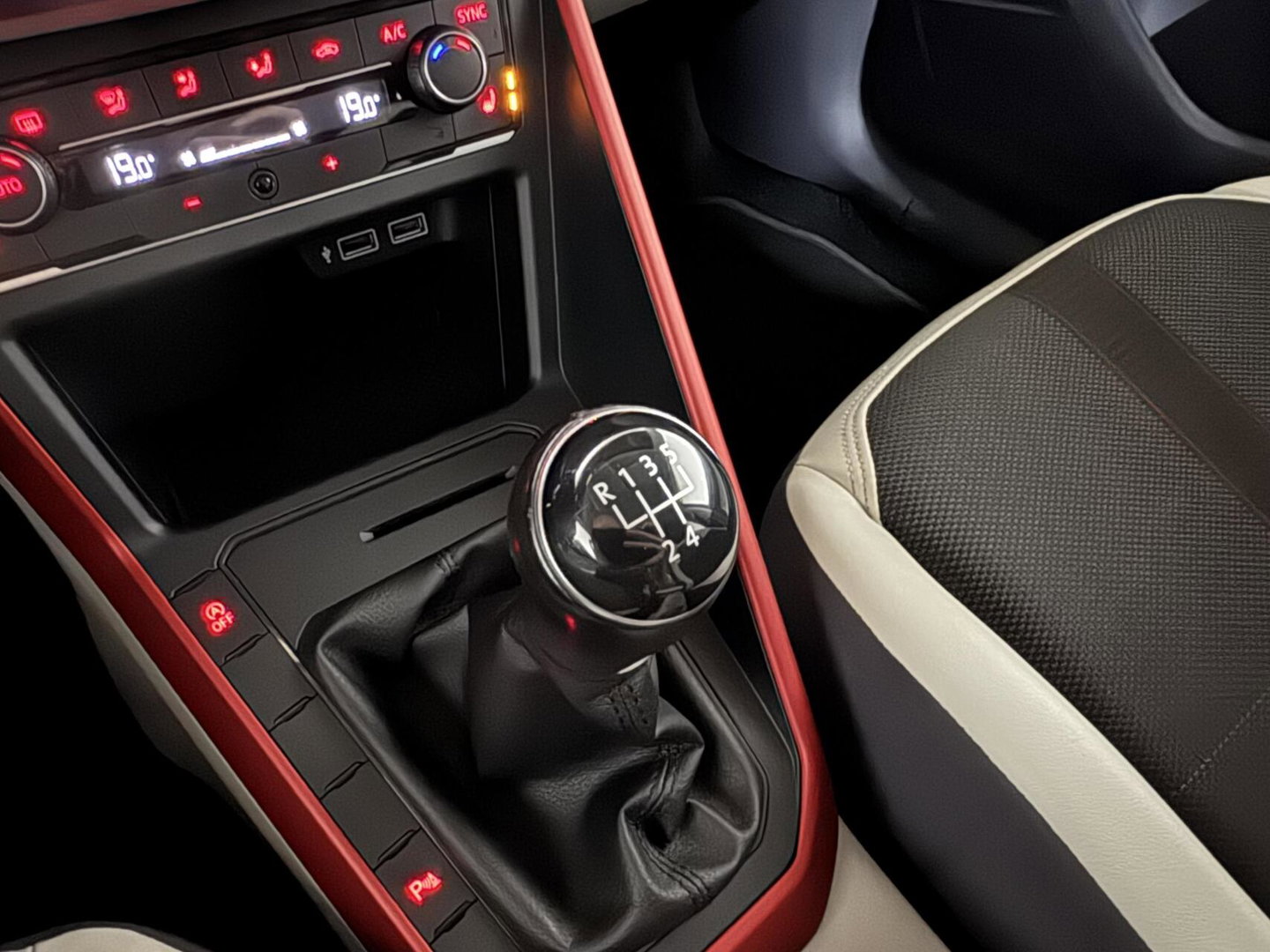 Volkswagen Polo 1.0 Beats CarPlay Stoelver. CarPlay Cruise Navi